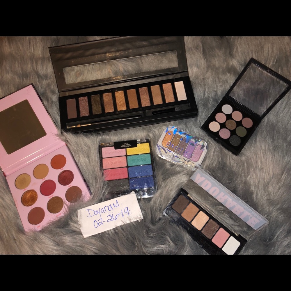 Eyeshadow palette bundle